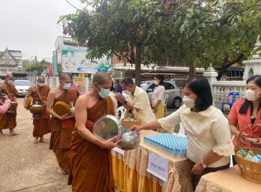 ร่วมพิธีทำบุญตักบาตรเพื่อถวายพระพรชัยมงคลแด่สมเด็จพระเจ้าลูกเธอ เจ้าฟ้าพัชรกิติยาภา นเรนทิราเทพยาวดี ... พารามิเตอร์รูปภาพ 2